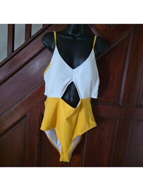 Cupshe Yellow & White Cutout One-Piece Swimsuit XL  Trendy Summer Beachwear